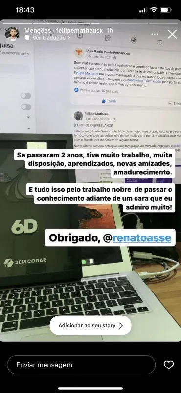 Aluno com placa comemorativa ibe.IA